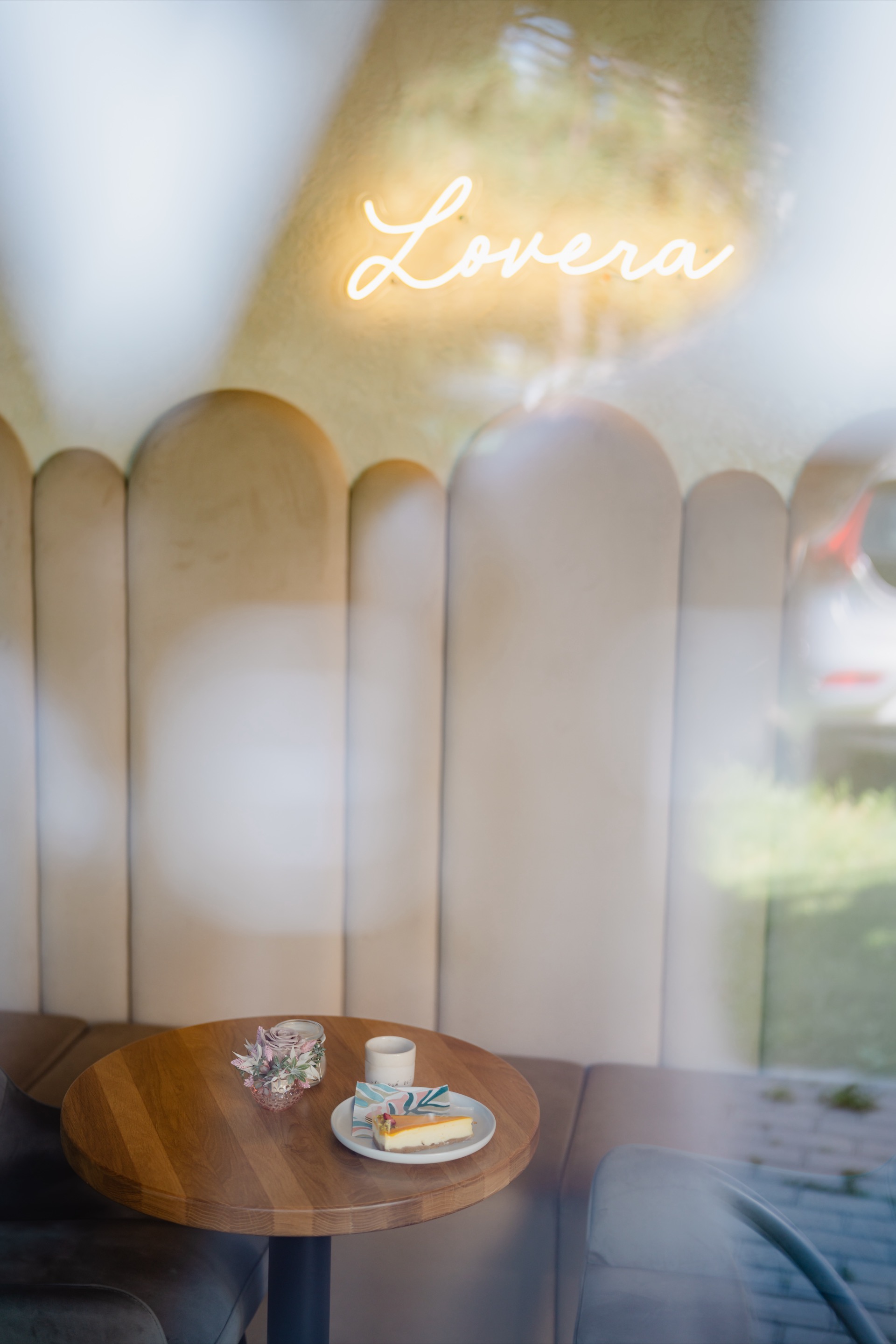 Lovera Caffetteria neon